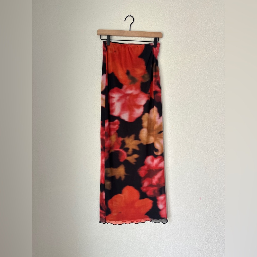 PrettyLittleThing Red Floral Mesh Low Rise Maxi Skirt US 8 - Picture 3 of 8